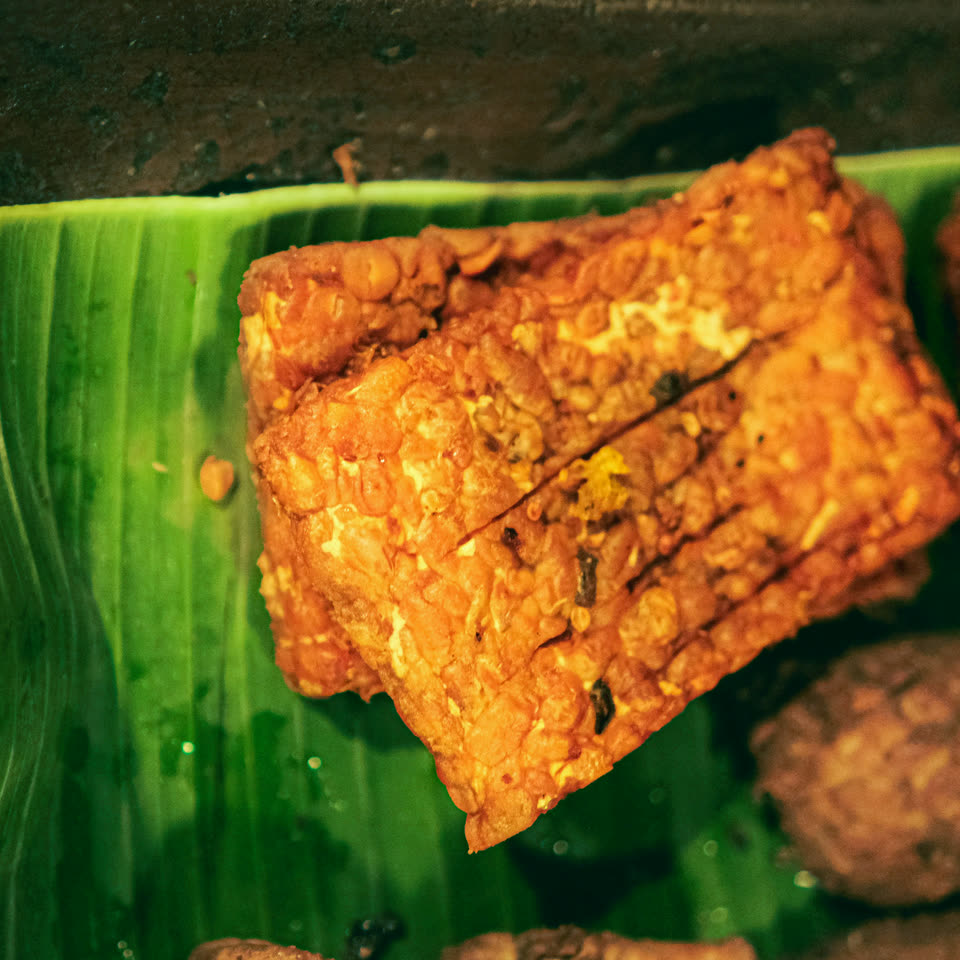 Fried tempeh on banana leaf