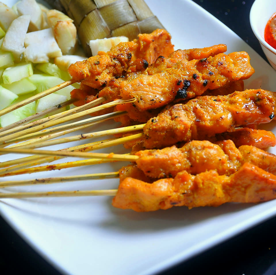 Sate ayam with lontong and peanut sauce